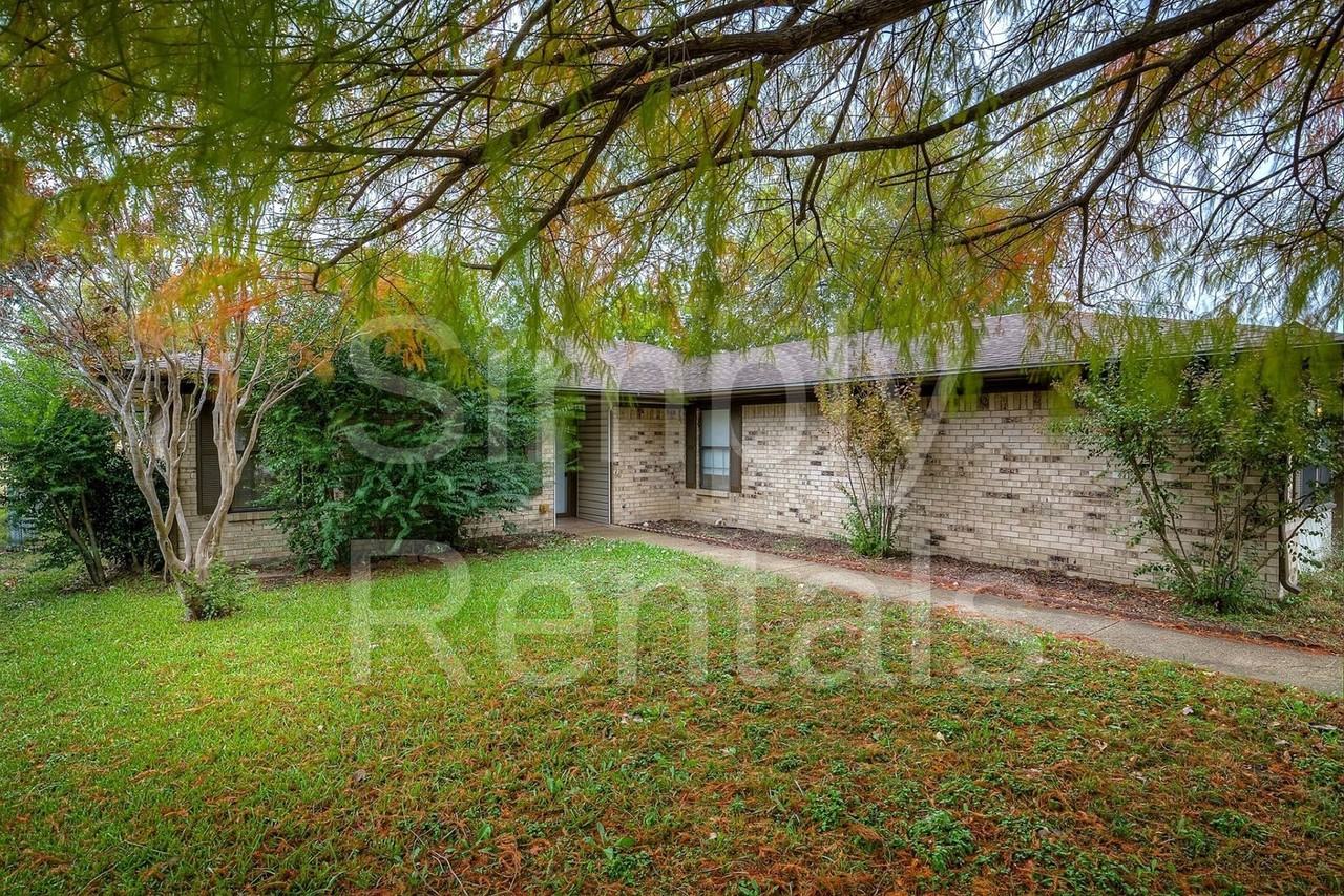6716 Sayle St - Photo 2 of 39