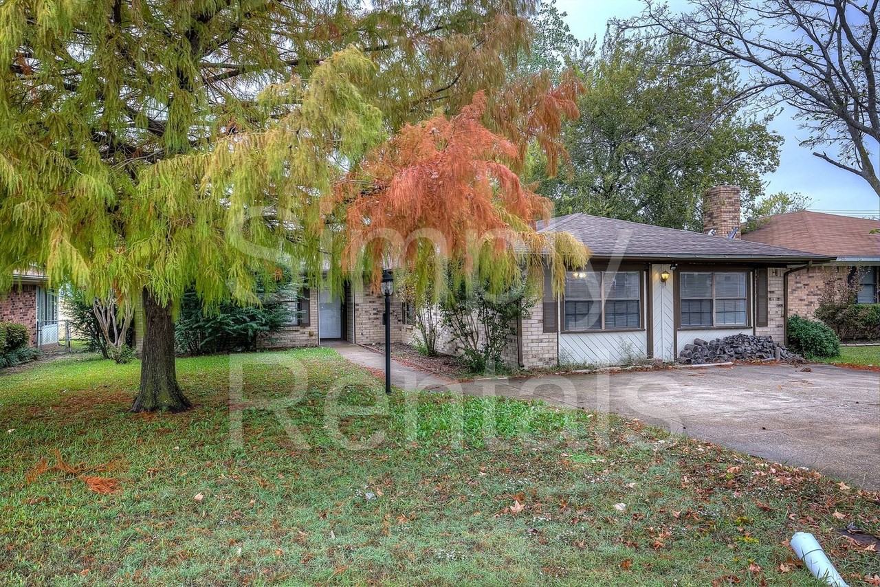 6716 Sayle St - Photo 3 of 39