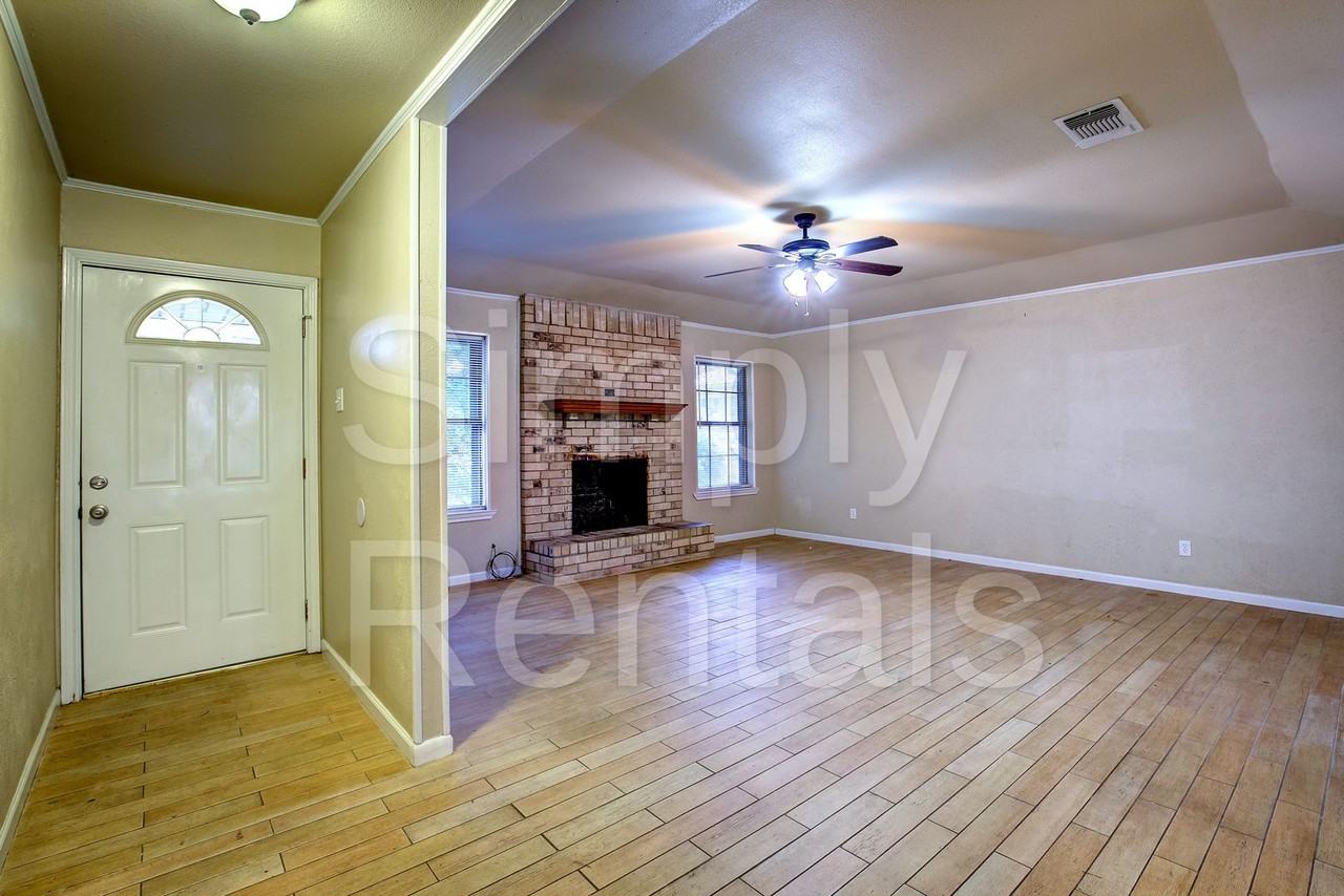 6716 Sayle St - Photo 4 of 39