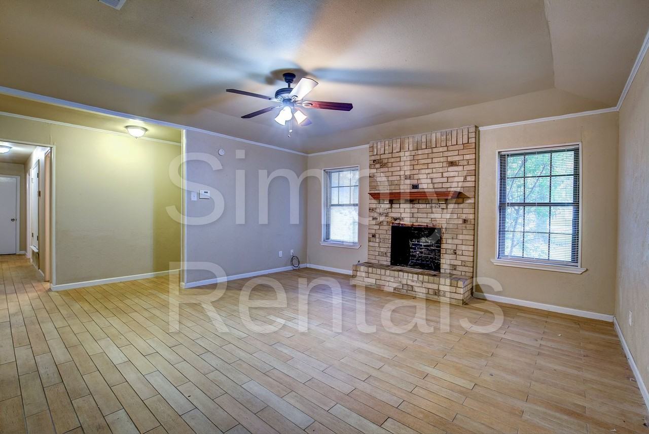 6716 Sayle St - Photo 6 of 39
