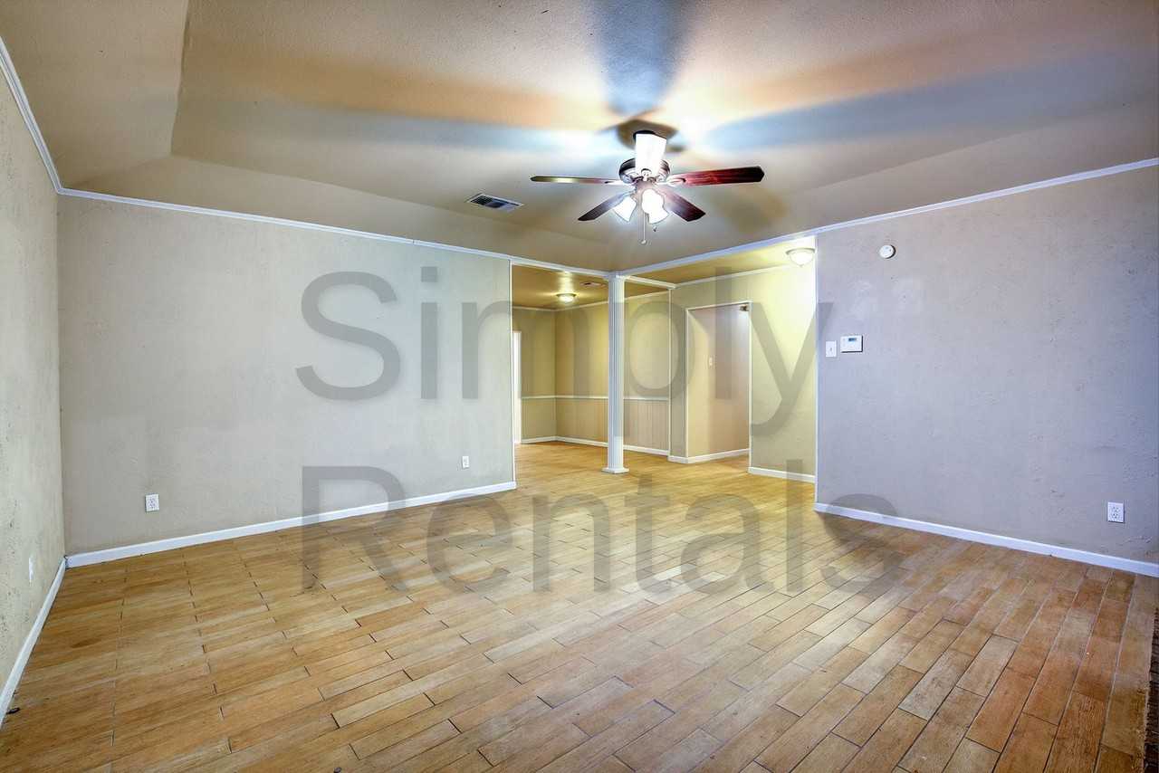 6716 Sayle St - Photo 7 of 39