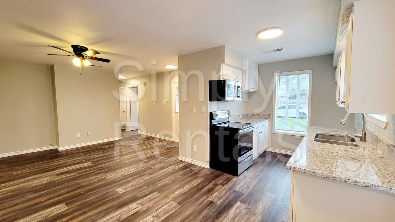 2602 Bliss St - Photo 3 of 23