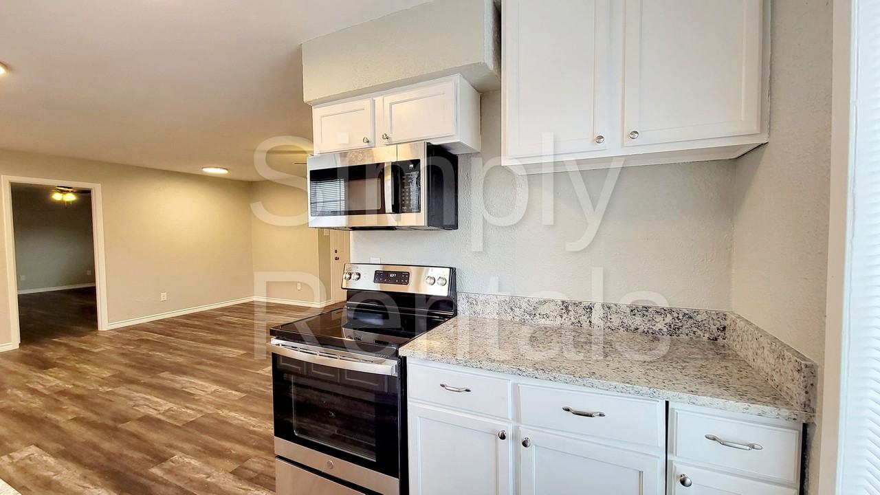 2602 Bliss St - Photo 7 of 23