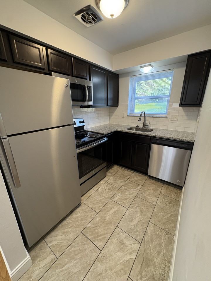 941 Brookside Ave #941B