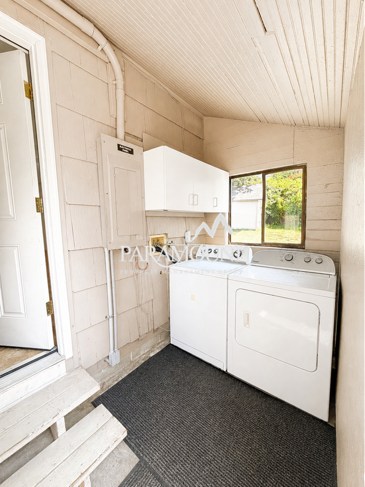 322 Willow St - Photo 3 of 11