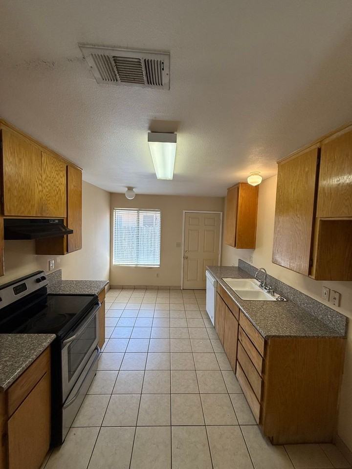 2800 Gosford Rd - Photo 6 of 19