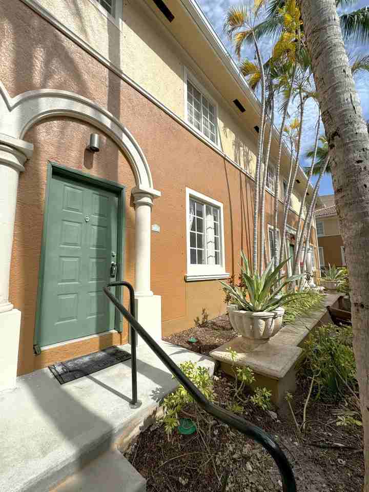 2831 Northeast 185th Street - 1Unit 603 #603 - Photo 3 of 13