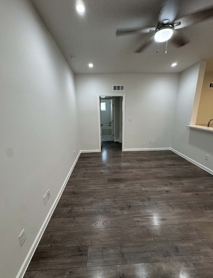 5005 San Jacinto St - Photo 4 of 20