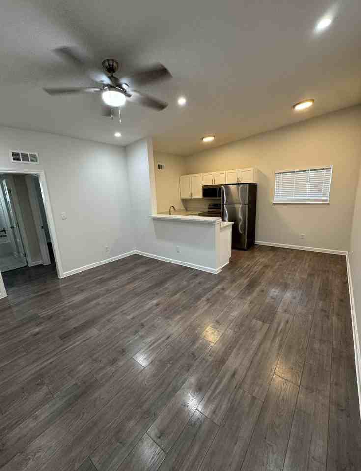 5005 San Jacinto St - Photo 6 of 20