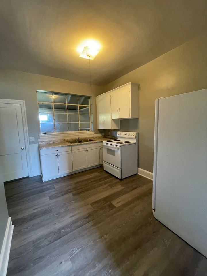 2715 Watson Dr - Photo 3 of 8
