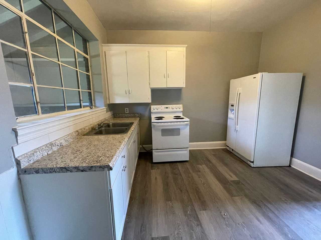 2715 Watson Dr - Photo 4 of 8