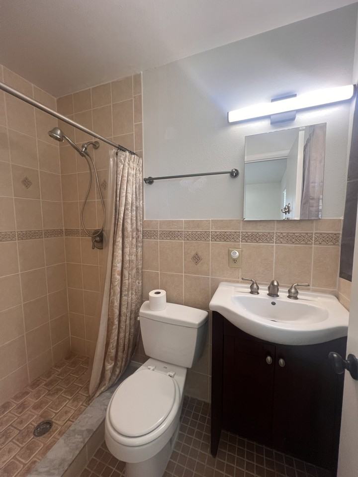 2407 Lakeview Dr #1 - Photo 4 of 20