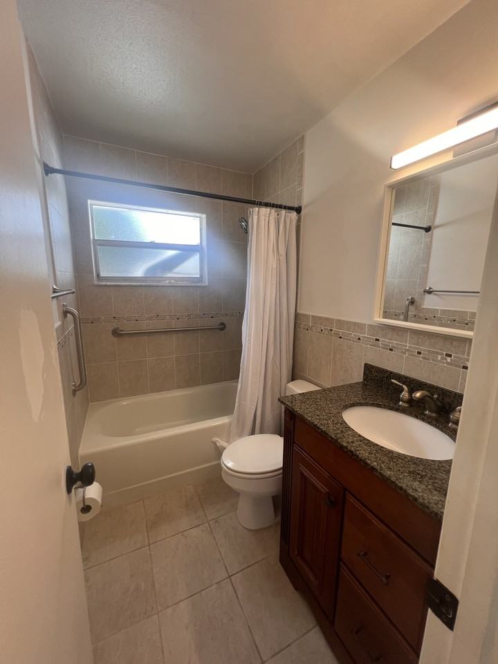 2407 Lakeview Dr #1 - Photo 5 of 20