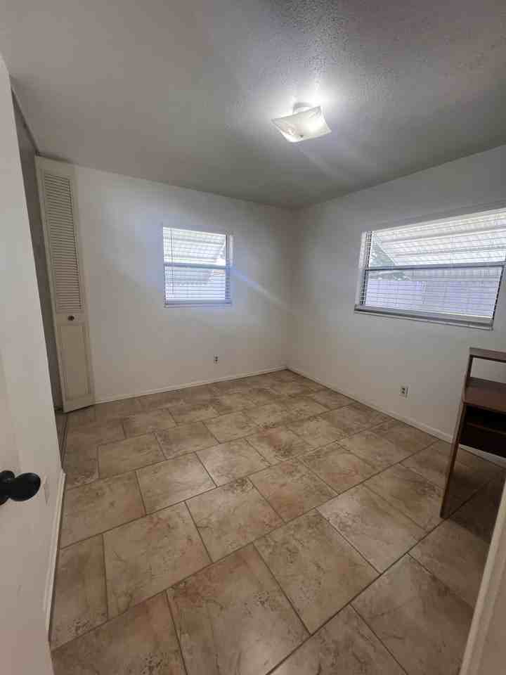 2407 Lakeview Dr #1 - Photo 6 of 20
