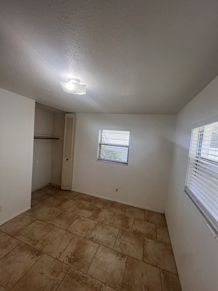 2407 Lakeview Dr #1 - Photo 7 of 20