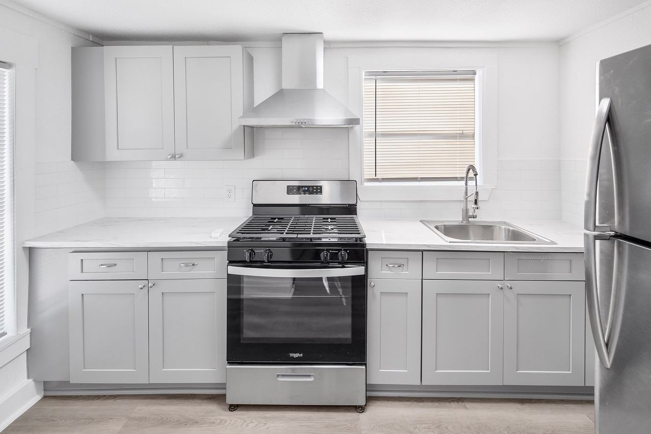 1913 Benson St #2 - Photo 7 of 22