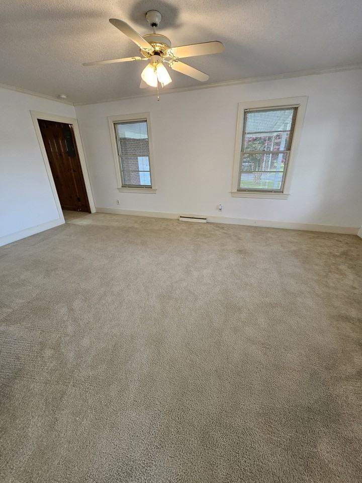 207 Hooks Ave #1 - Photo 4 of 18