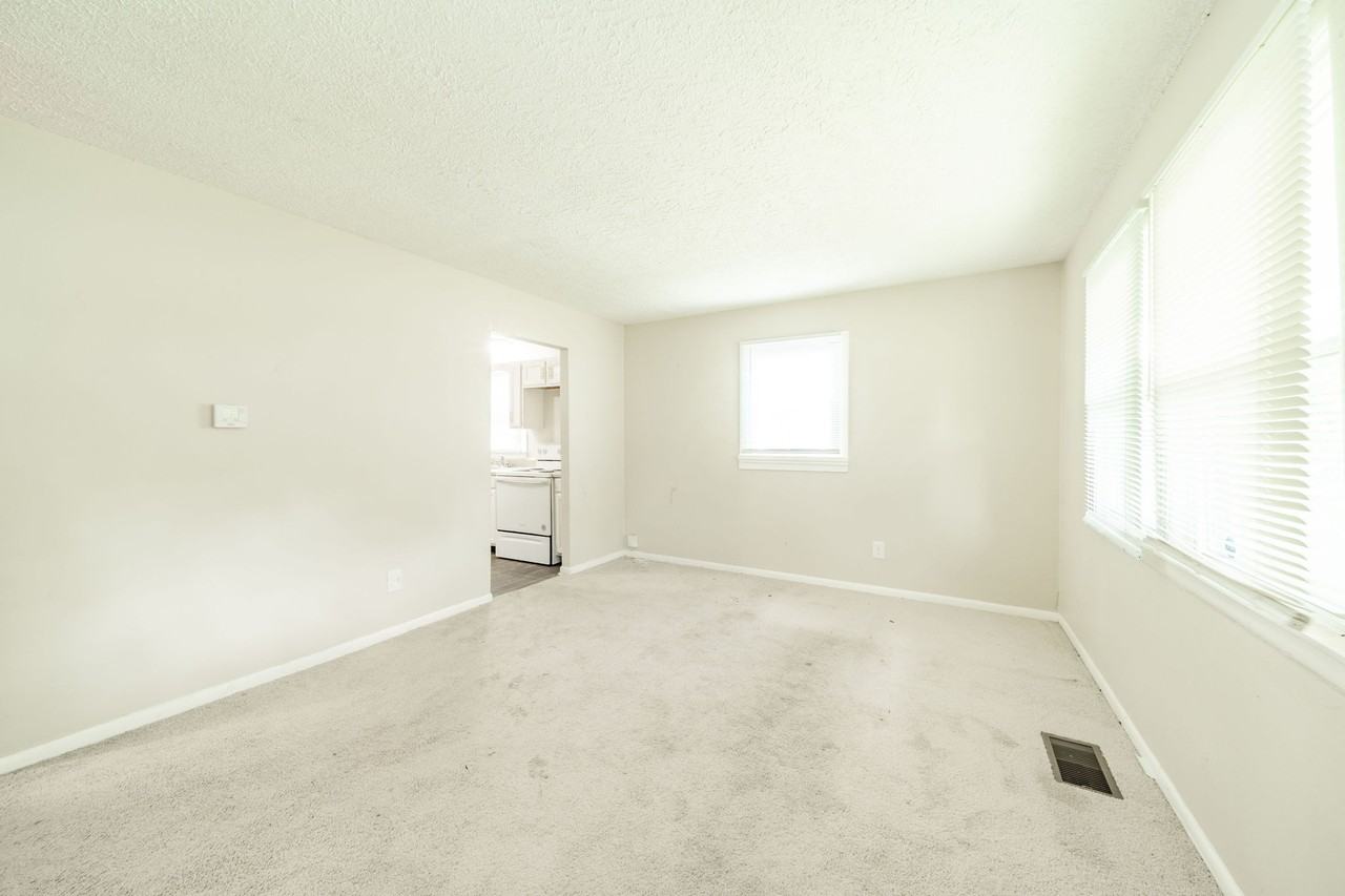 2250 N Goodlet Ave #2250 - Photo 2 of 11