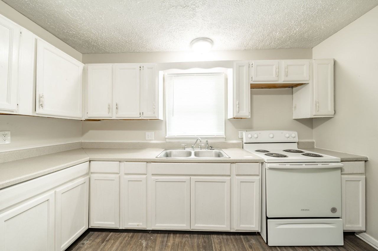 2250 N Goodlet Ave #2250 - Photo 4 of 11