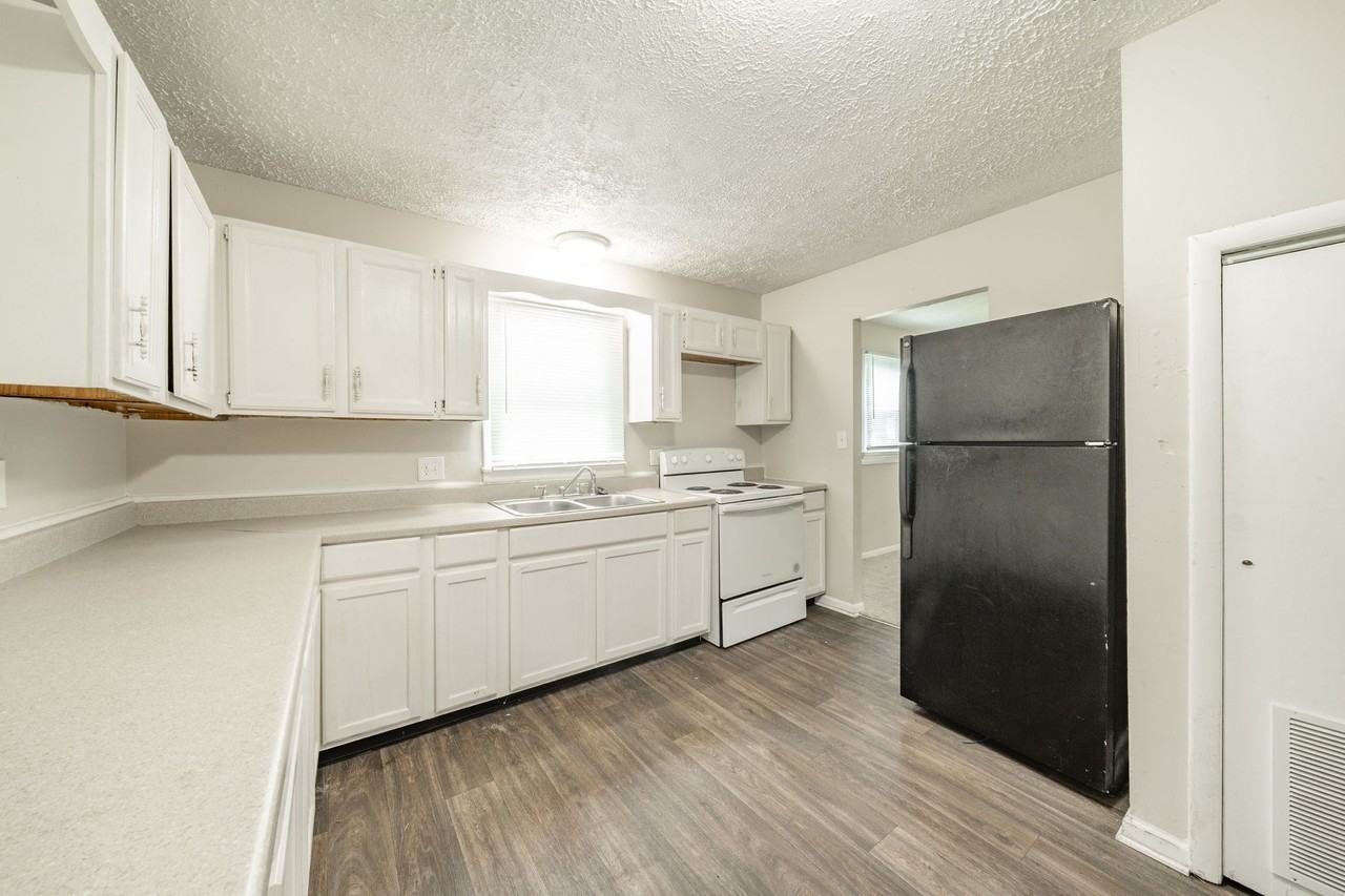 2250 N Goodlet Ave #2250 - Photo 5 of 11