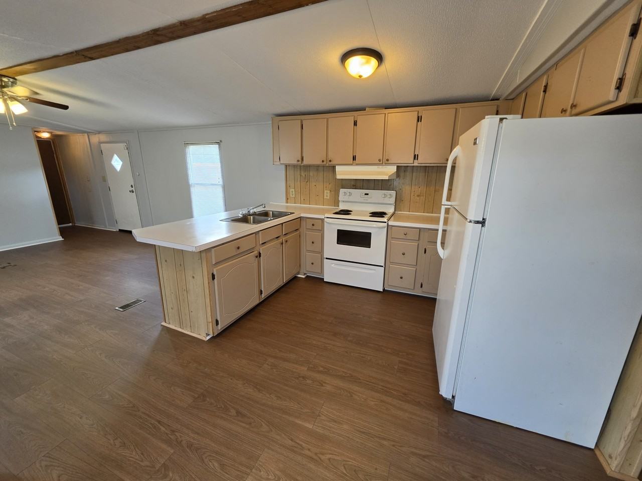 105 Colonial Ct #1 - Photo 4 of 12