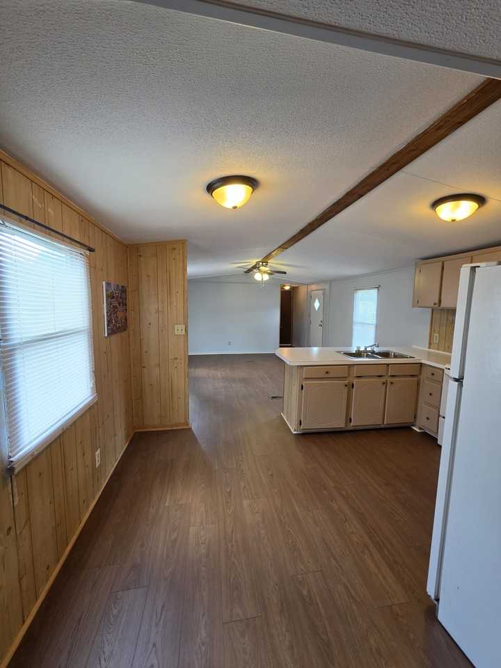 105 Colonial Ct #1 - Photo 5 of 12