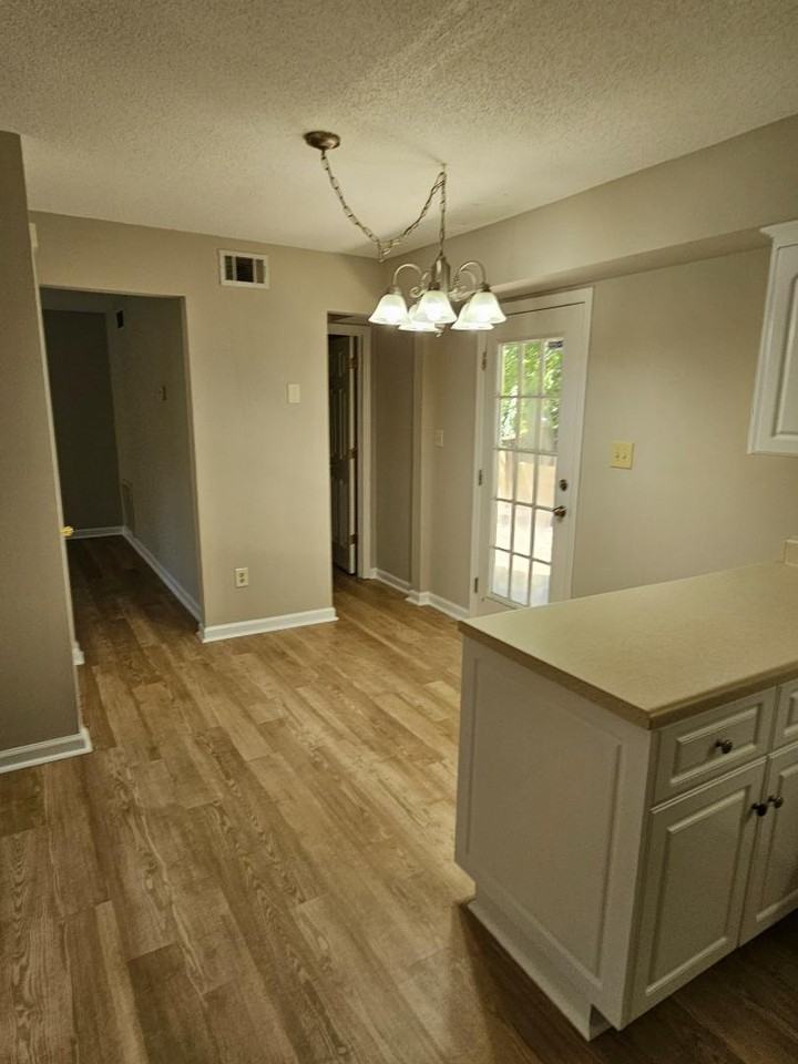 119 Maple Creek Dr - Photo 5 of 11