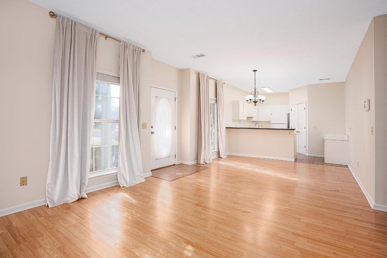 918 Harvard Pl - Photo 2 of 18