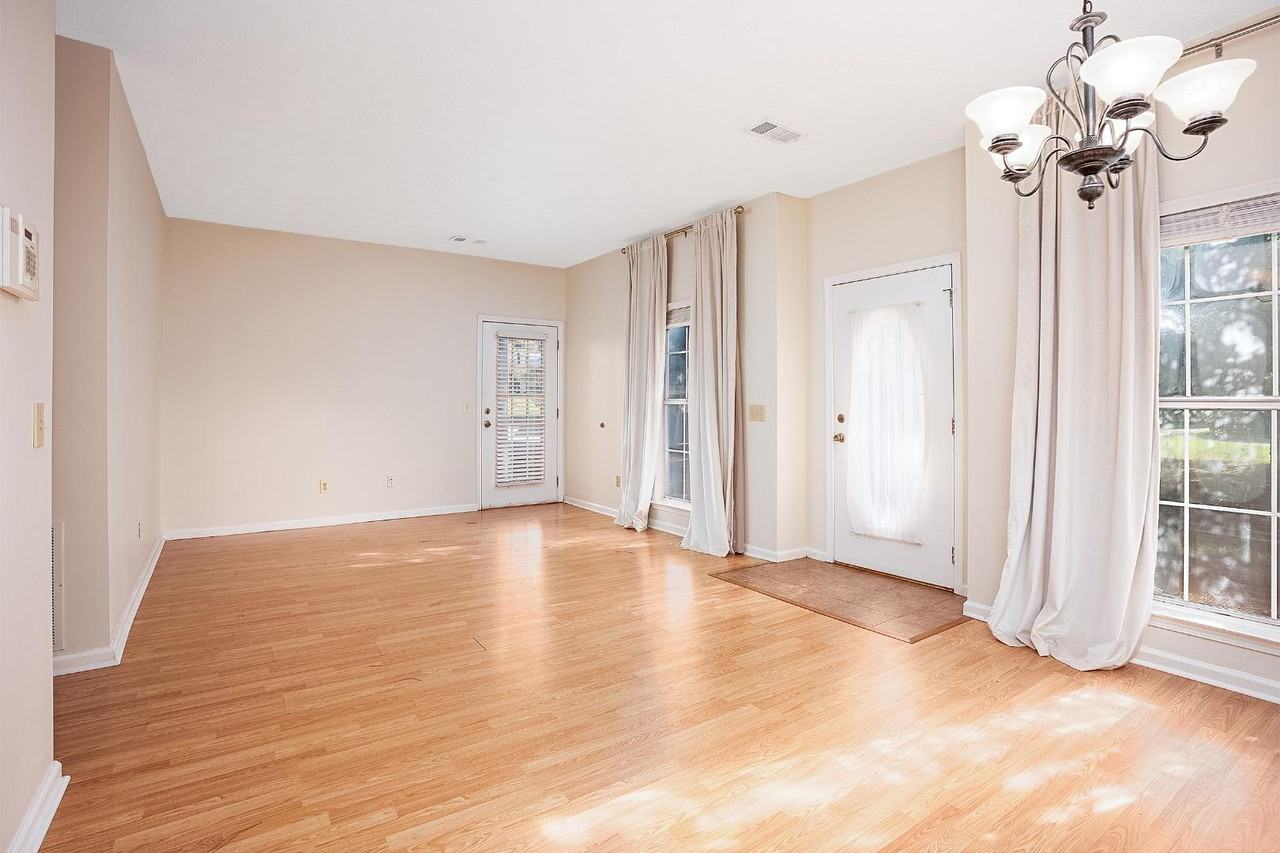 918 Harvard Pl - Photo 4 of 18