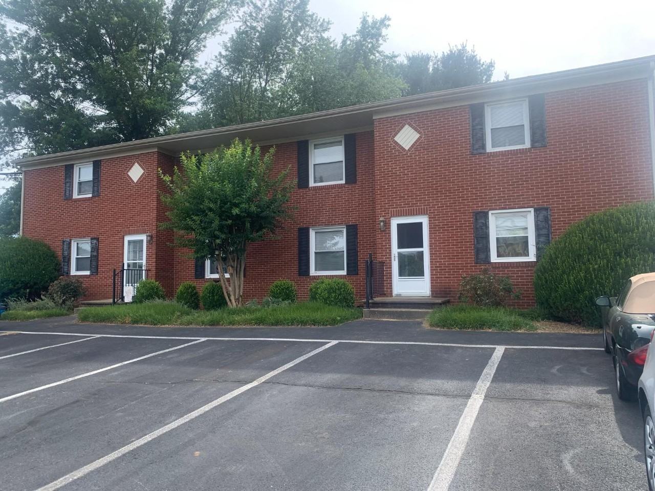 505 East College Street - Photo 2 of 14