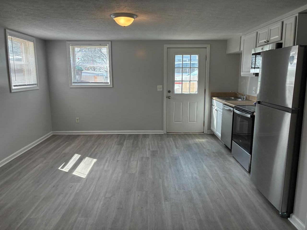 505 East College Street - Photo 3 of 14