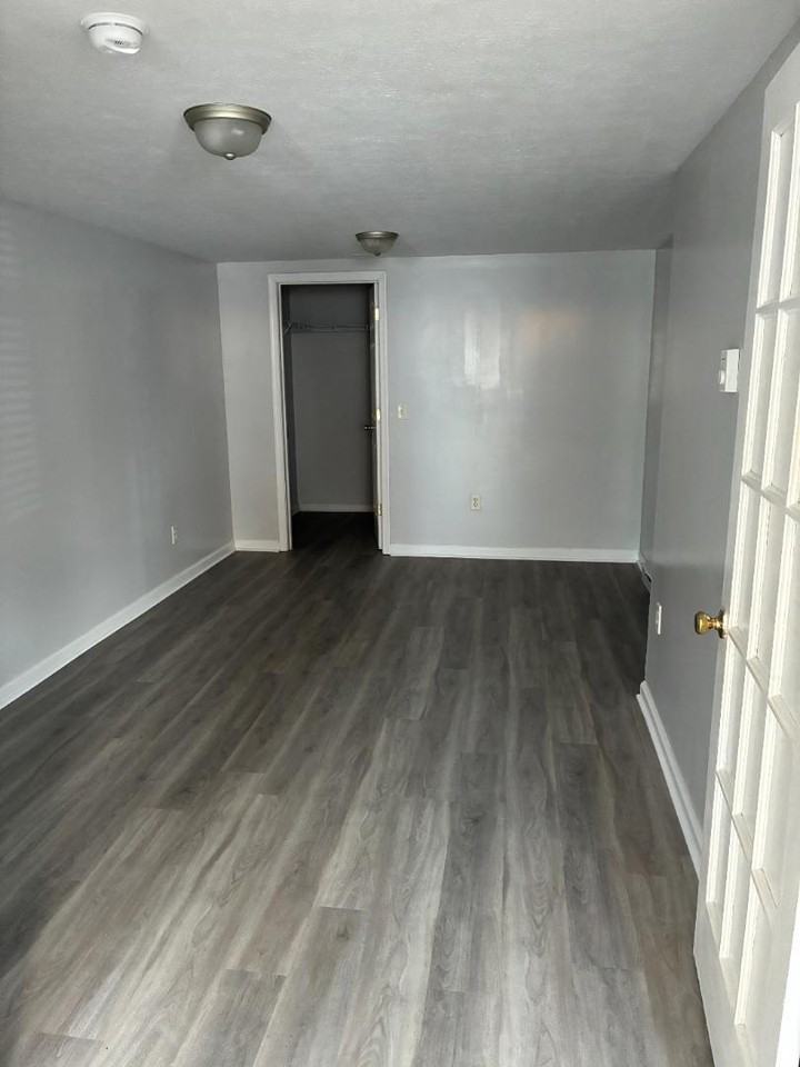 505 East College Street - Photo 5 of 14