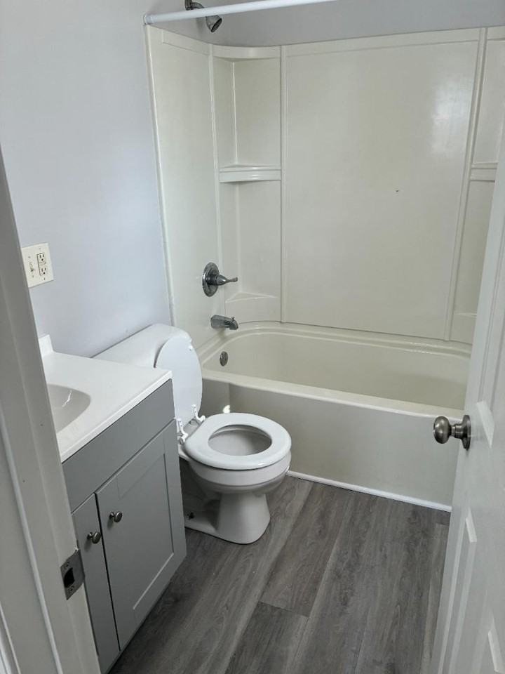 505 East College Street - Photo 6 of 14
