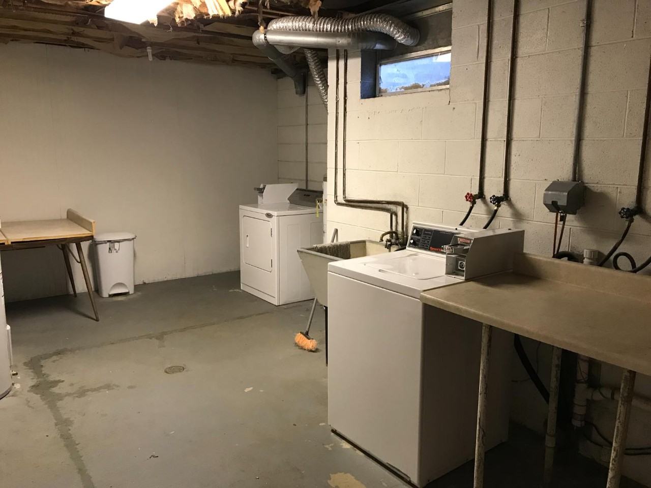 505 East College Street - Photo 7 of 14