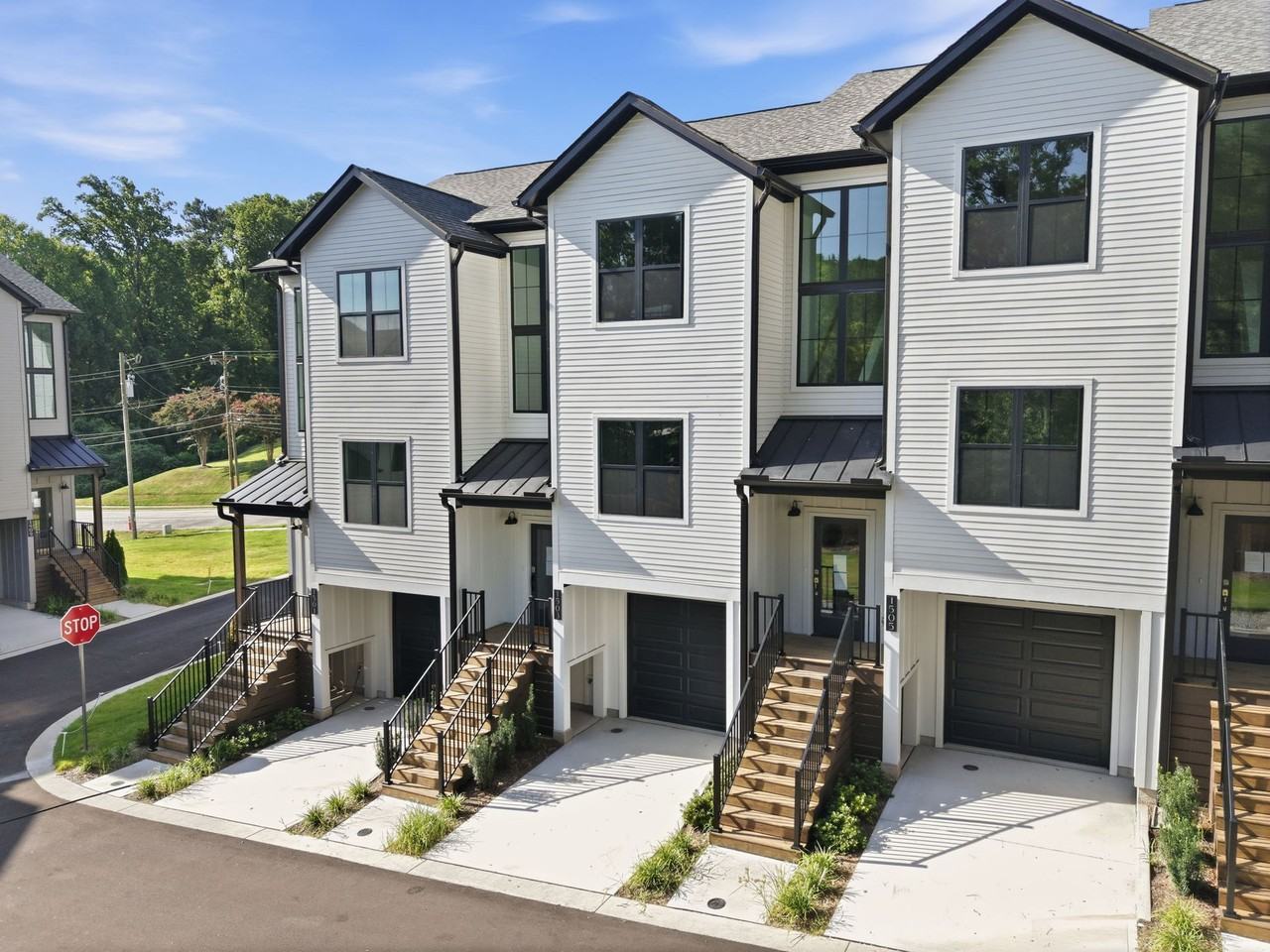Proximity Pointe Luxury Townhomes - Photo 6 of 50