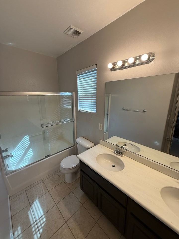 10317 Titanium St - Photo 4 of 36