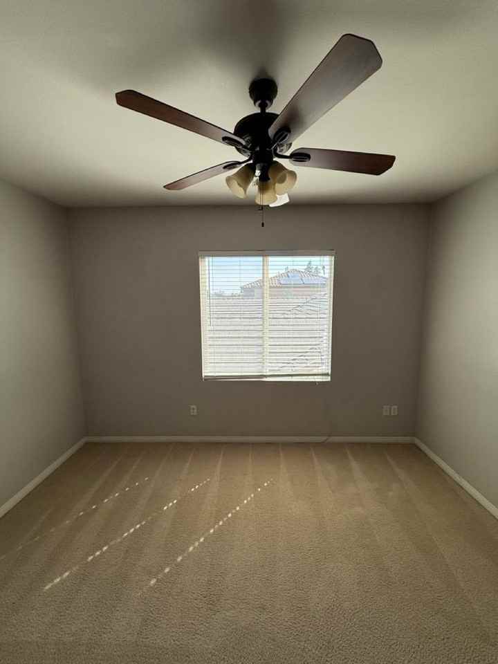 10317 Titanium St - Photo 5 of 36