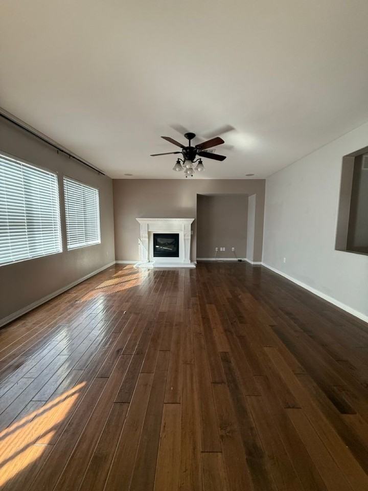 10317 Titanium St - Photo 6 of 36