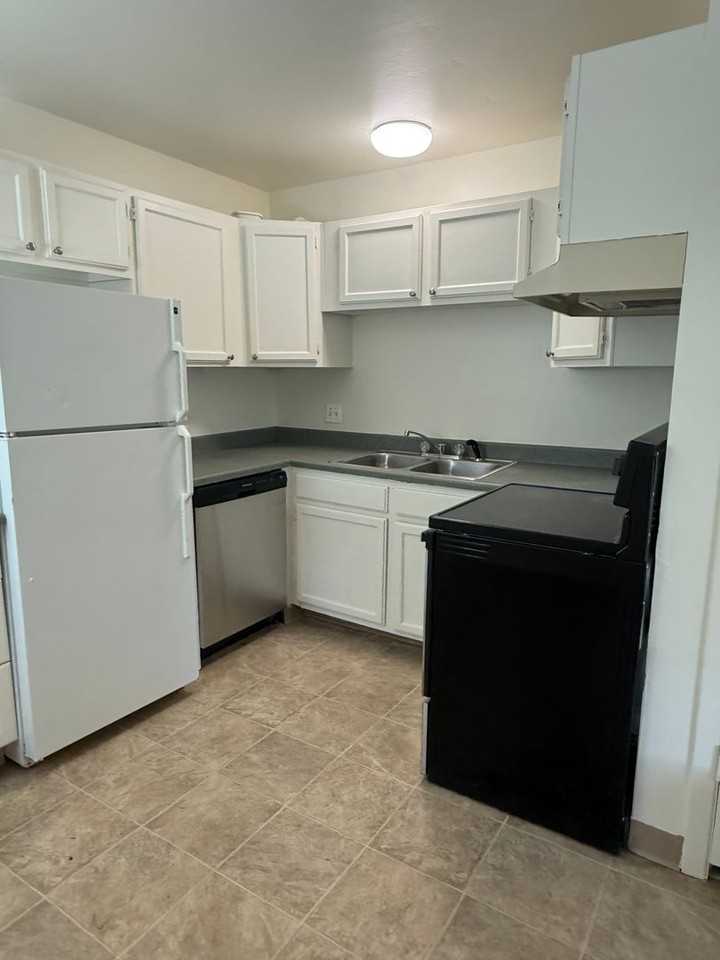 405 E Simpson St #1G - Photo 2 of 9