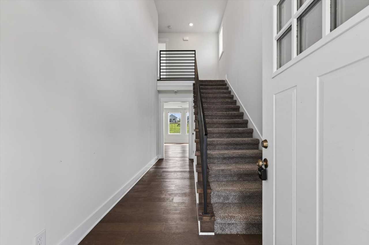 342 Frontier Dr - Photo 5 of 41