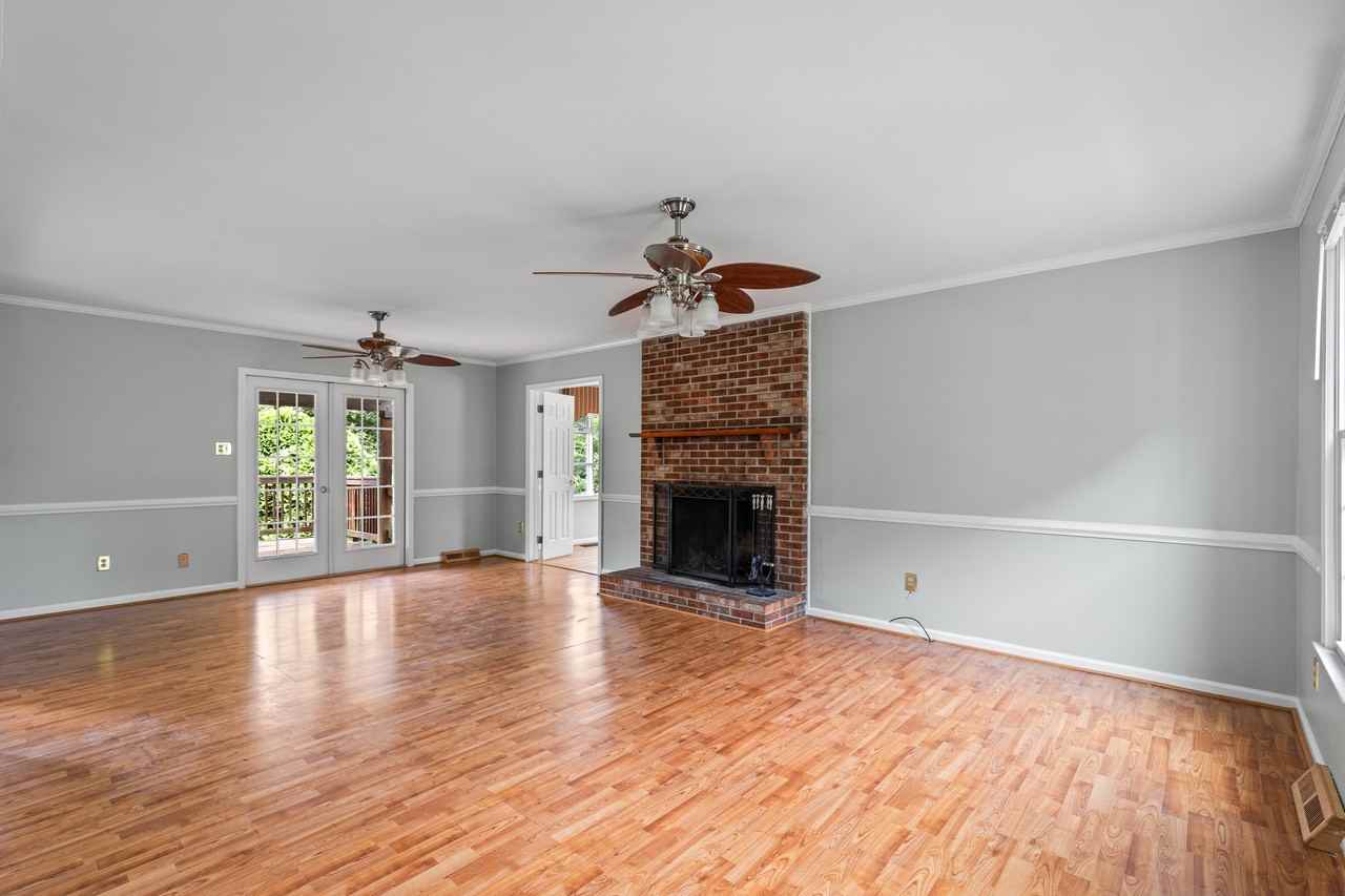 1114 Collingwood Dr #1 - Photo 3 of 43