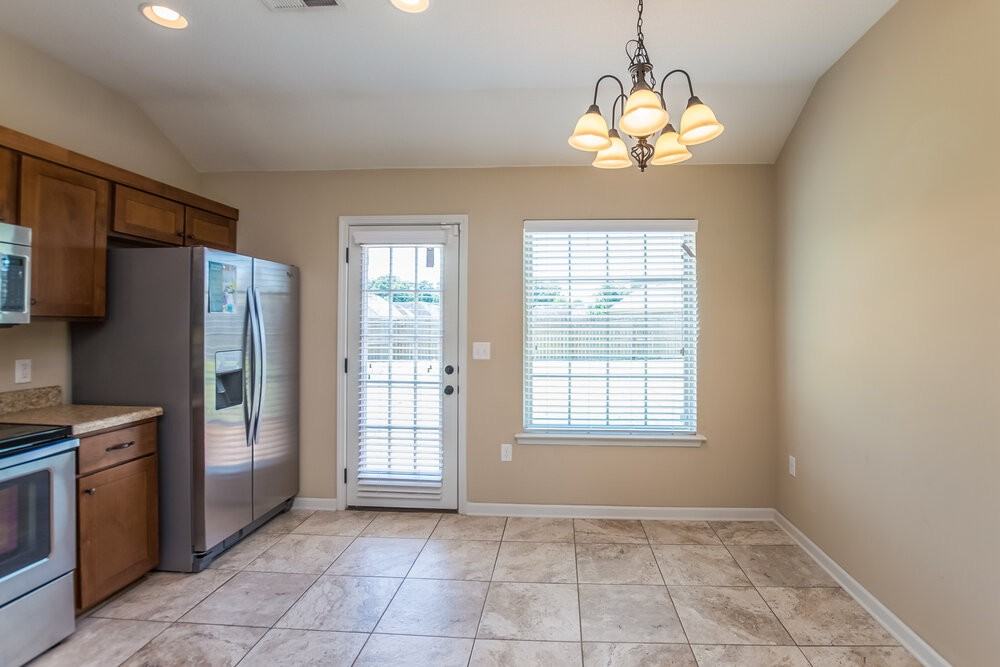 2733 Sapper Ln - Photo 4 of 15