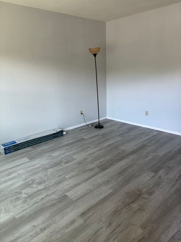 920 Galen Dr - Photo 5 of 12
