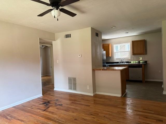 1037 Oglethorpe Ave Sw - Photo 2 of 7