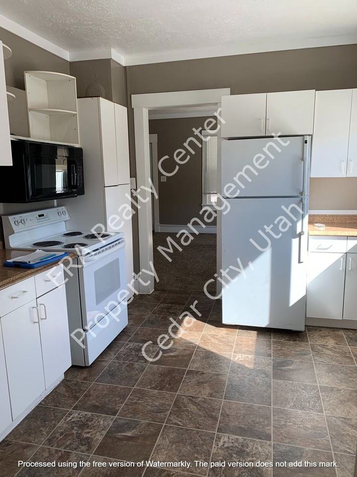431 N 300 W - Photo 6 of 16