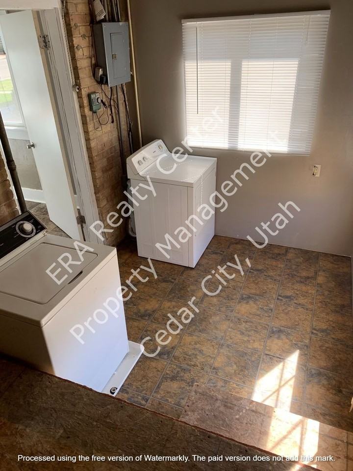 431 N 300 W - Photo 7 of 16