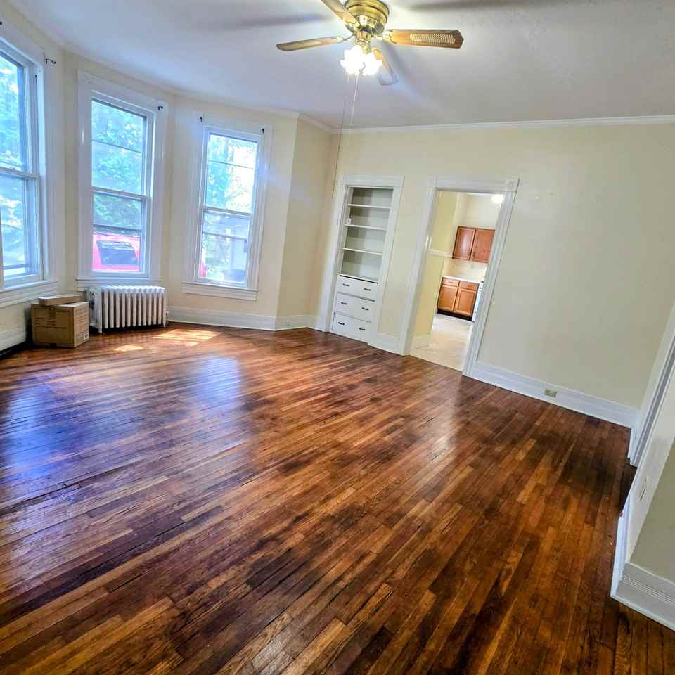613 Grove St #1 - Photo 4 of 10