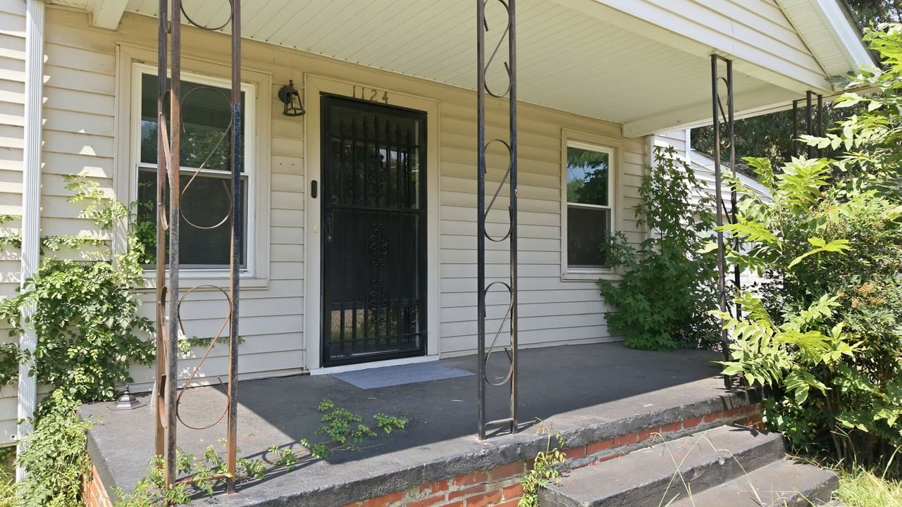 1124 Clark St #1 - Photo 3 of 29