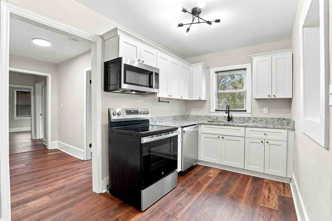 1124 Clark St #1 - Photo 4 of 29