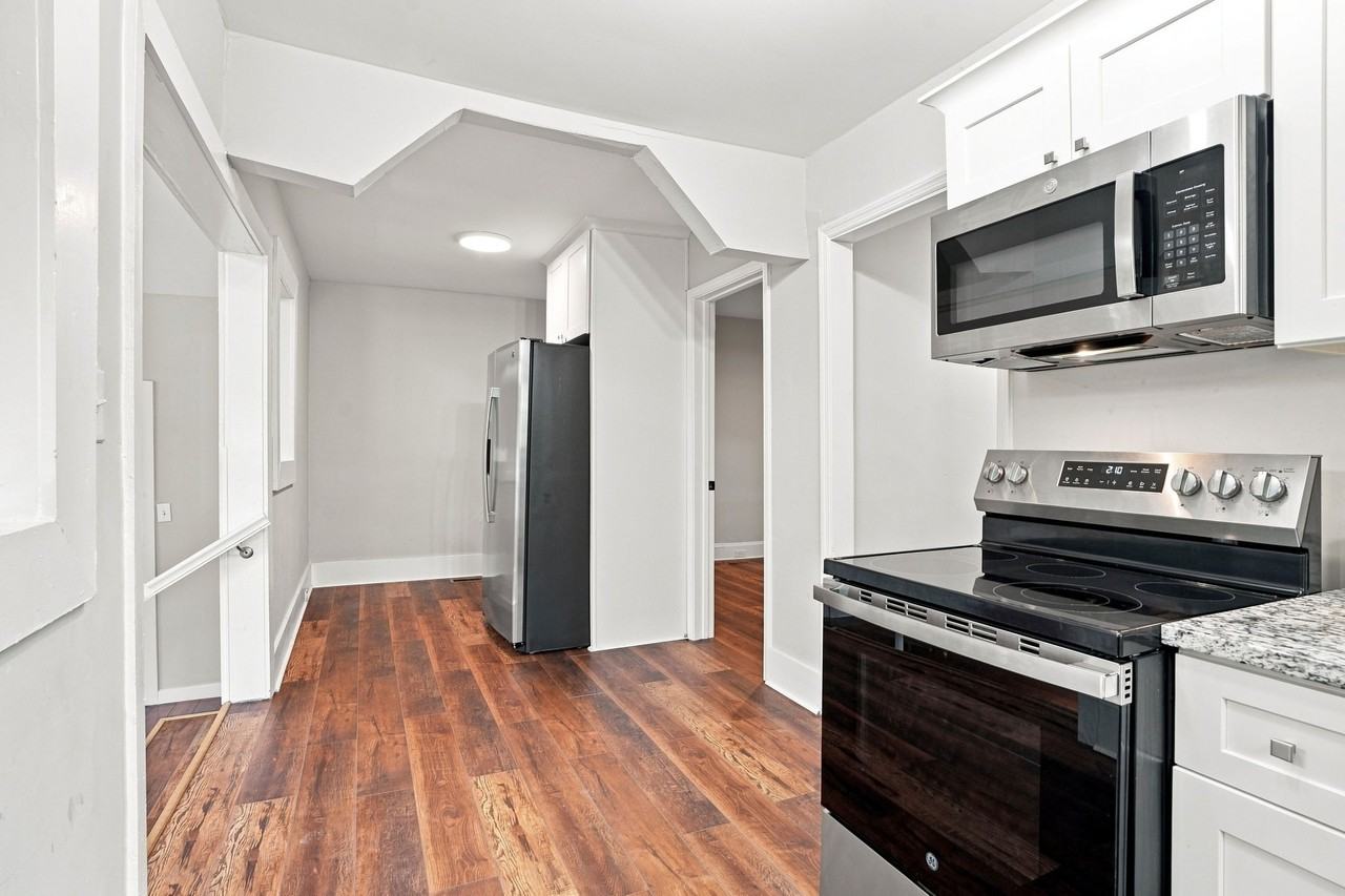 1124 Clark St #1 - Photo 5 of 29